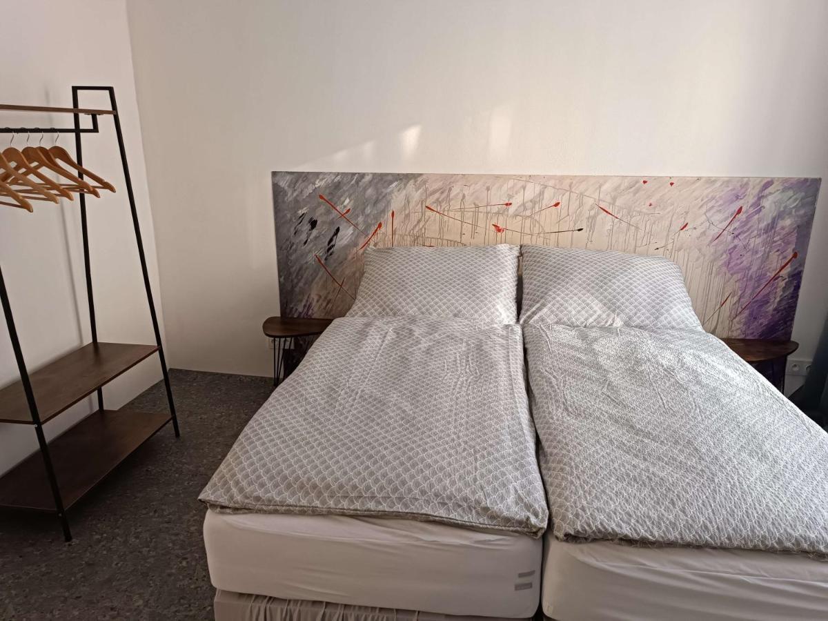 Apartmany Nad Splavem Зноймо Экстерьер фото
